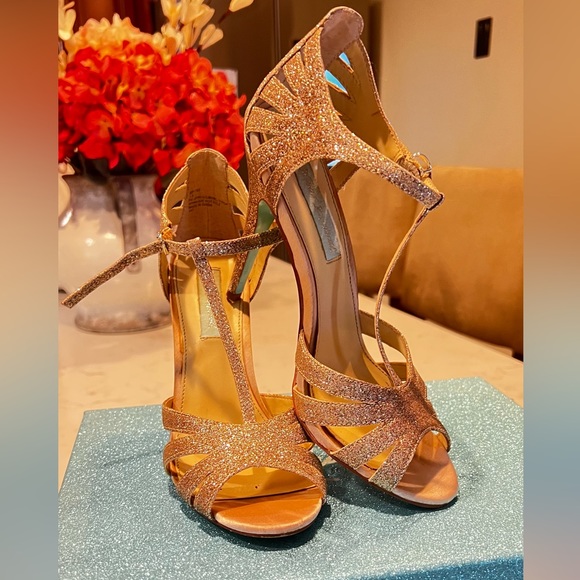 BETSEY JOHNSON heels. - Picture 1 of 3